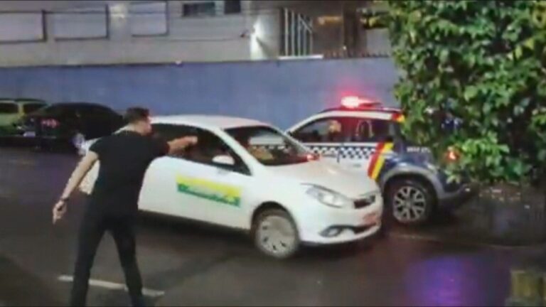 Taxista tenta atropelar duas pessoas após briga e é preso