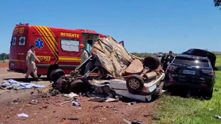 Acidente grave entre dois veículos na BR-060 deixa dois mortos após colisão