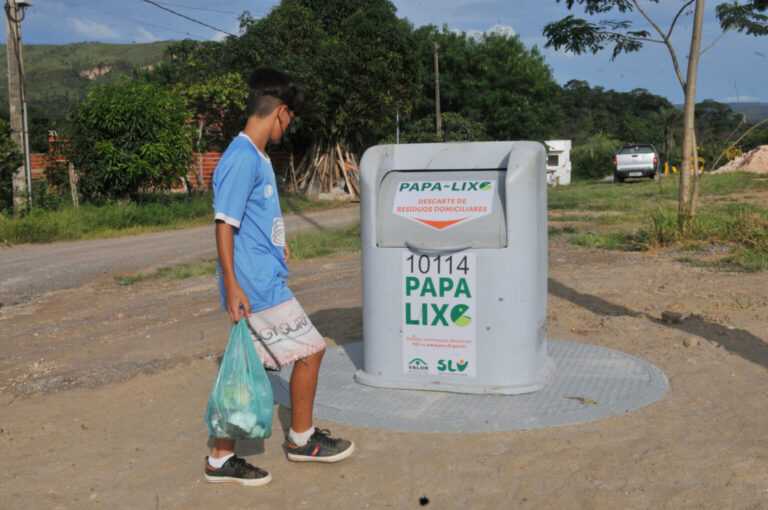 Em 2022, GDF destinou R$ 3,7 milhões à instalação de 108 papa-lixos