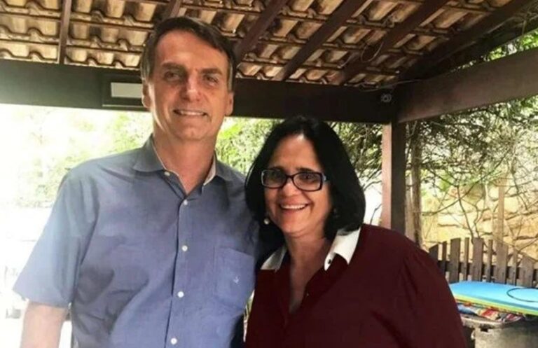Damares sobre viagem de Bolsonaro: “Ele precisa descansar”