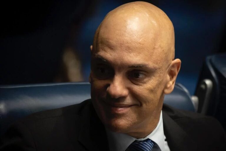 Alexandre de Moraes determina a própria prisão em invasão ao sistema do CNJ