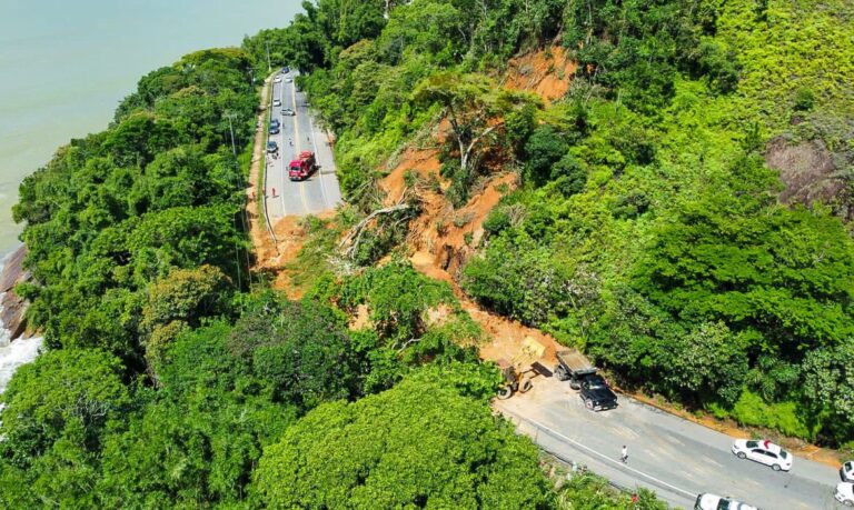 O Presidente Lula também foi ao litoral norte de São Paulo neste domingo