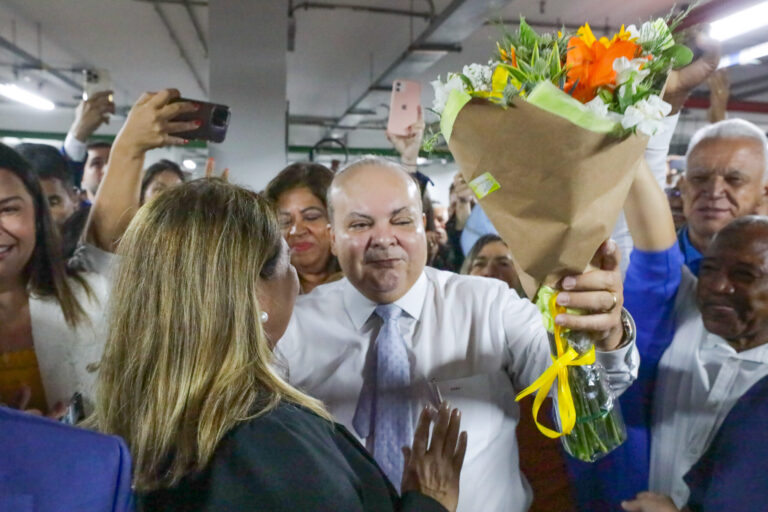 O caloroso retorno de Ibaneis Rocha ao Palácio do Buriti