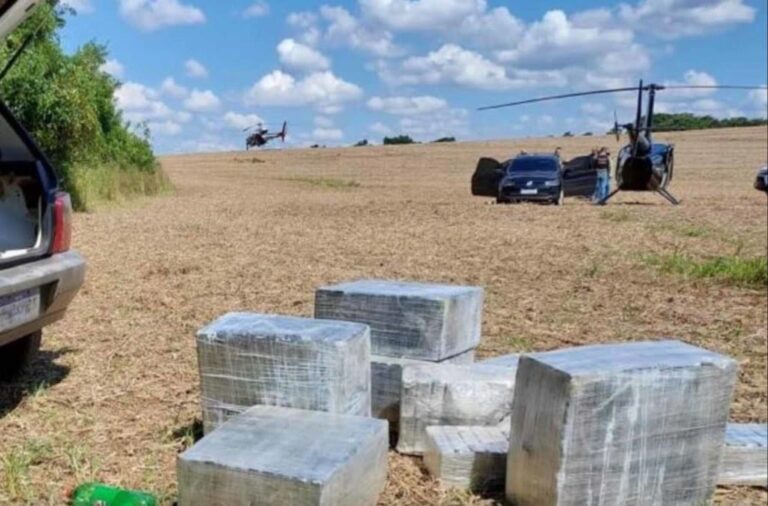 Polícia apreende helicóptero de empresa carregado com 300 kg de cocaína
