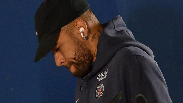 Neymar passará por cirurgia no tornozelo e ficará de fora da temporada