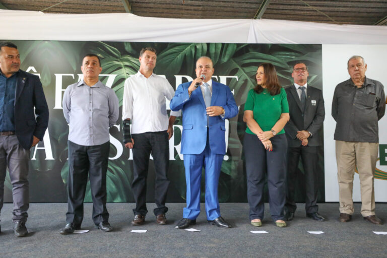 Emater comemora 45 anos e ganha escritura da unidade de Brazlândia