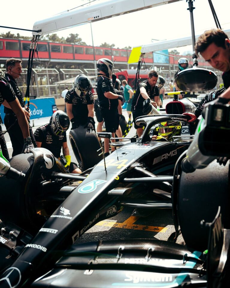 Ferrari prepara oferta astronômica por Lewis Hamilton, afirma jornal