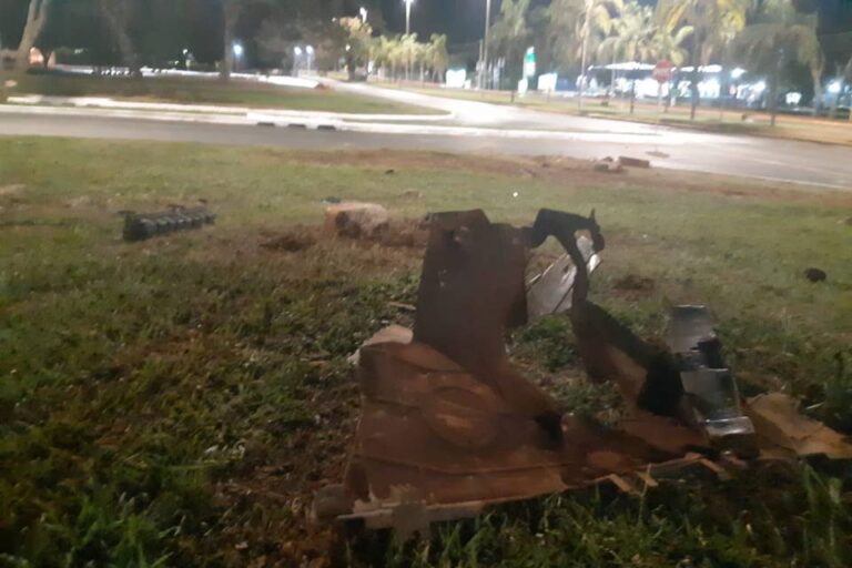 Viatura da PCDF capota durante perseguição a suspeitos de tráfico de drogas