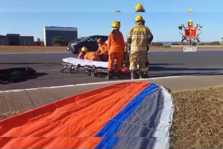Piloto de asa delta atinge árvore no Eixo Monumental durante pouso e fica ferido