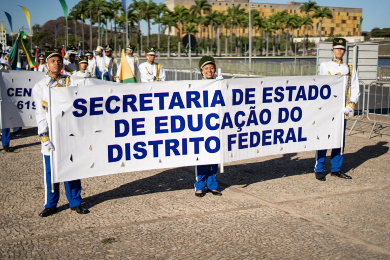 Escolas públicas do Distrito Federal brilham no desfile cívico-militar