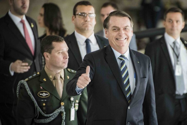 Bolsonaro teve reunião sobre golpe com militares, diz Cid em delação