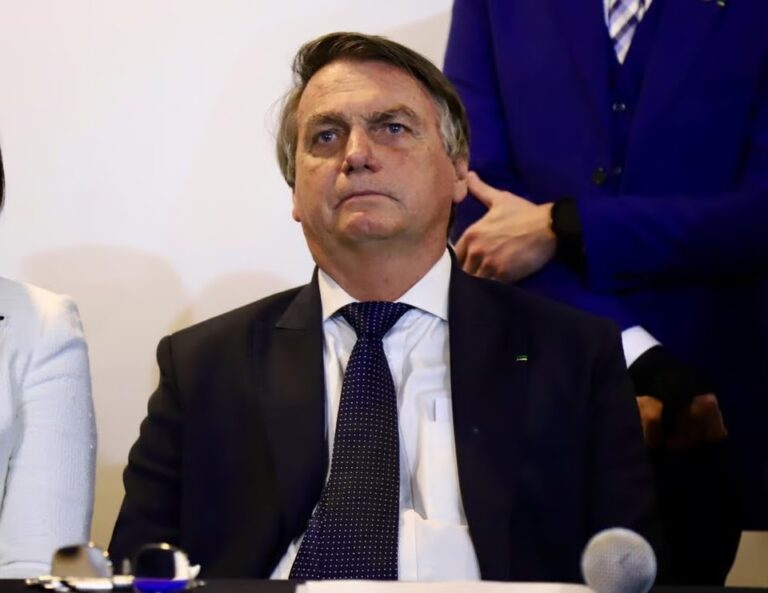 Bolsonaro é condenado a pagar R$ 50 mil por ataques a jornalistas