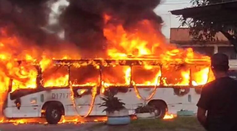 Com 35 ônibus e um trem queimados, prejuízo no Rio chega a R$ 35 mi
