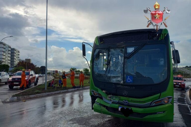 Três ônibus batem na Asa Norte e cinco pessoas ficam feridas