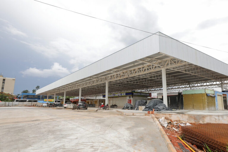 Construção da cobertura da plataforma e parte central da Rodoviária do Gama é iniciada