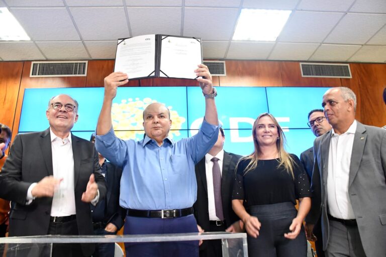 Acordo para a troca de 100% da iluminação pública do DF por LED é assinado