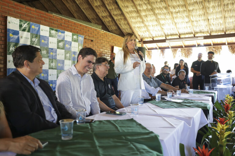 Produtores rurais recebem documentação e têm terrenos legalizados