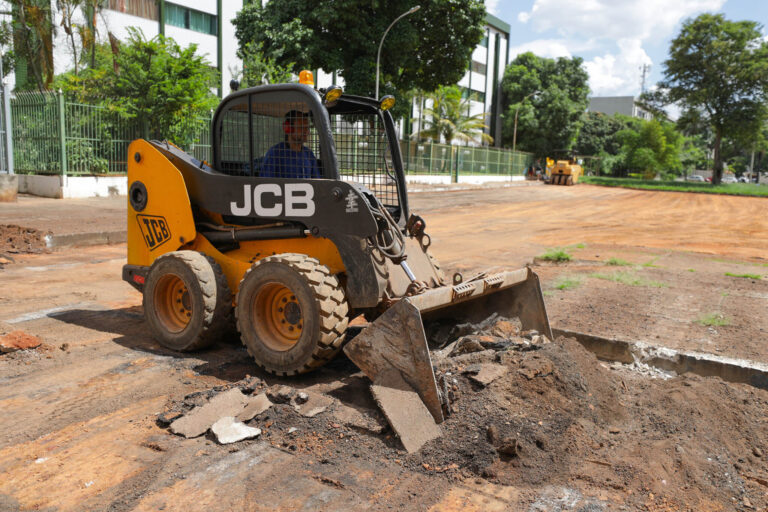 Calçadas e estacionamentos públicos do Cruzeiro ganham reformas