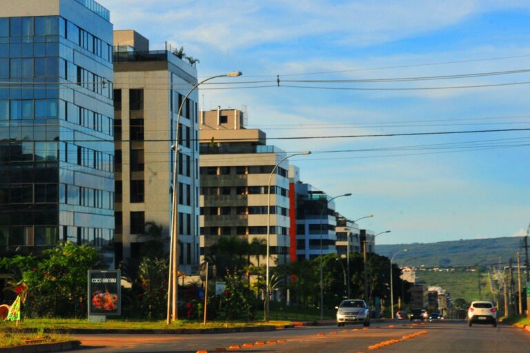 GDF inicia operação para desobstruir área pública no Noroeste