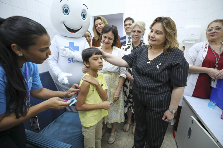 Começa vacinação contra a dengue no sistema público de saúde do DF