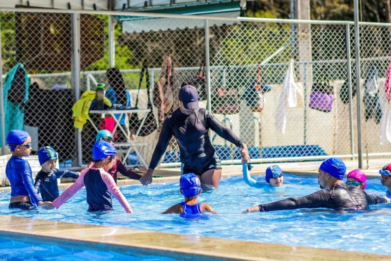 Projeto de Inclusão Socioesportiva abre 455 vagas para natação e hidroginástica