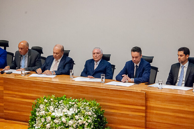 Michel Temer e Gustavo Rocha recebem título de Cidadão Honorário de Brasília