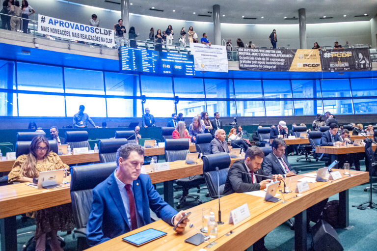 Deputado Iolando destaca avanços na saúde do DF em meio a debate na CLDF