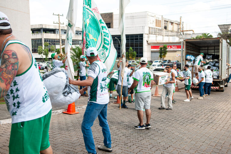 Torcidas de futebol rivais se unem em doações para o Rio Grande do Sul na CLDF