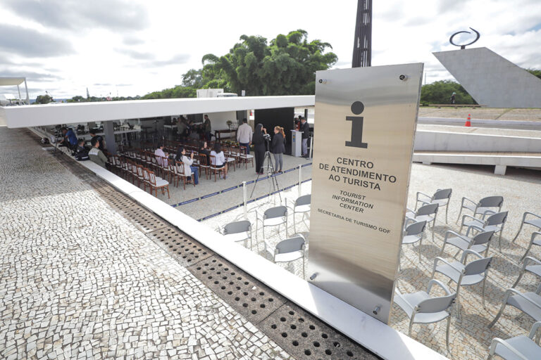 O Centro de Atendimento ao Turista (CAT) da Casa de Chá, na Praça dos Três Poderes está em reforma