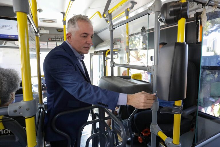 Mais de mil ônibus do DF já aceitam cartões de crédito e débito como forma de pagamento