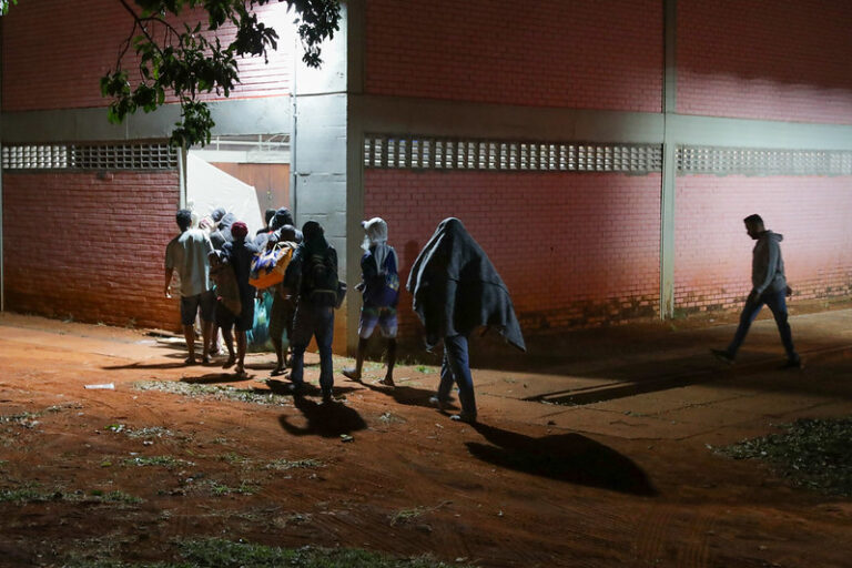 Abrigo no Plano Piloto protege 80 pessoas em situação de rua do frio