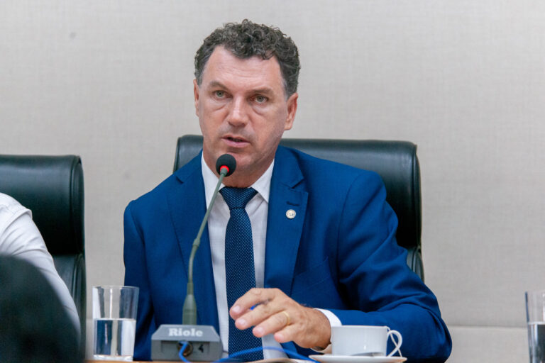 “Abrigo Amigo”: Deputado Iolando Propõe Projeto para Reforçar a Segurança nos Pontos de Ônibus do DF