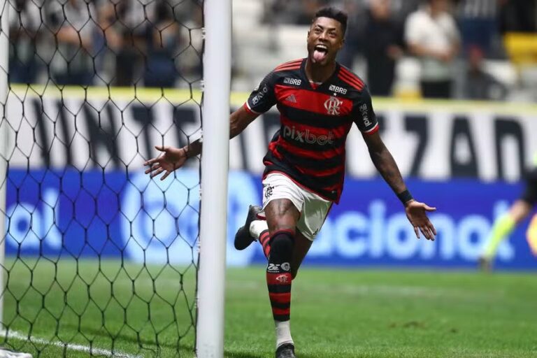 Flamengo goleia, Vasco respira e São Paulo volta a vencer: o resumo da 14ª rodada do Brasileirão