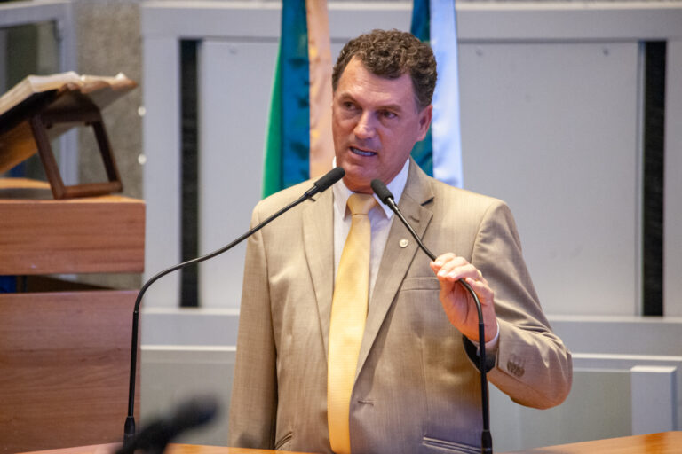 Lei do Deputado Iolando vai Implementar Aplicativo de Transporte Público para Pessoas com Deficiência Visual