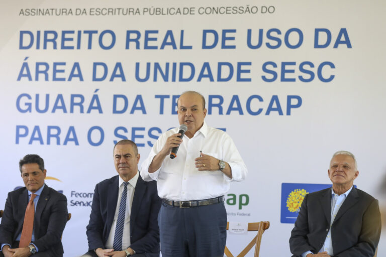 GDF entrega escritura ao Sesc do Guará, onde 25 mil pessoas são atendidas mensalmente