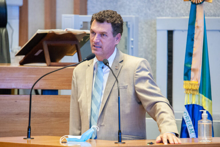 Deputado Iolando Apresenta Projeto de Lei para Reconhecer Pessoas Ostomizadas como Pessoas com Deficiência