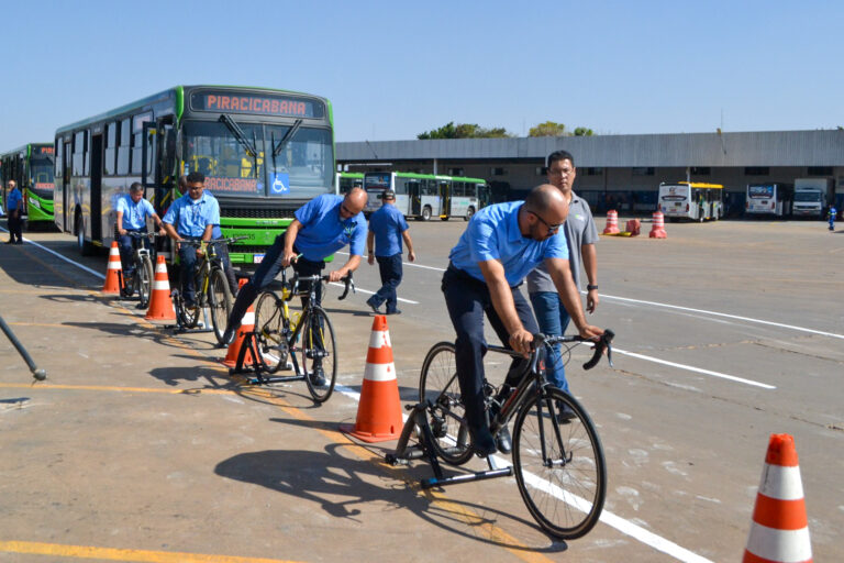 Treinamento para motoristas de ônibus do DF enfatiza segurança e respeito aos ciclistas