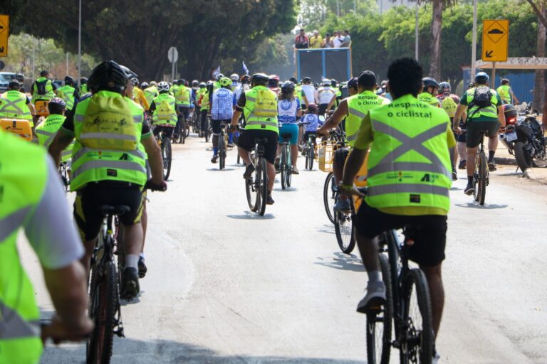 No Dia Mundial sem Carro, passeio ciclístico movimenta as ruas do Cruzeiro