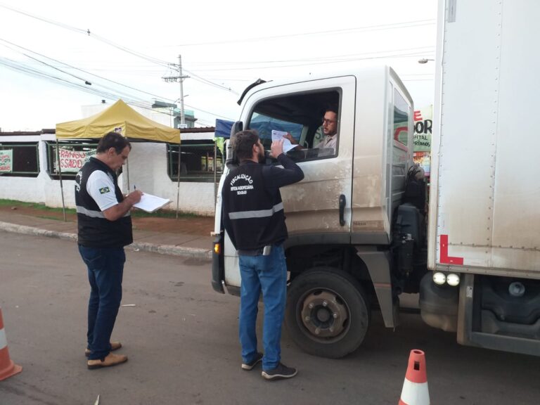 Fiscalização na Feira do Produtor de Ceilândia é intensificada para prevenir entrada da mosca-da-carambola no DF