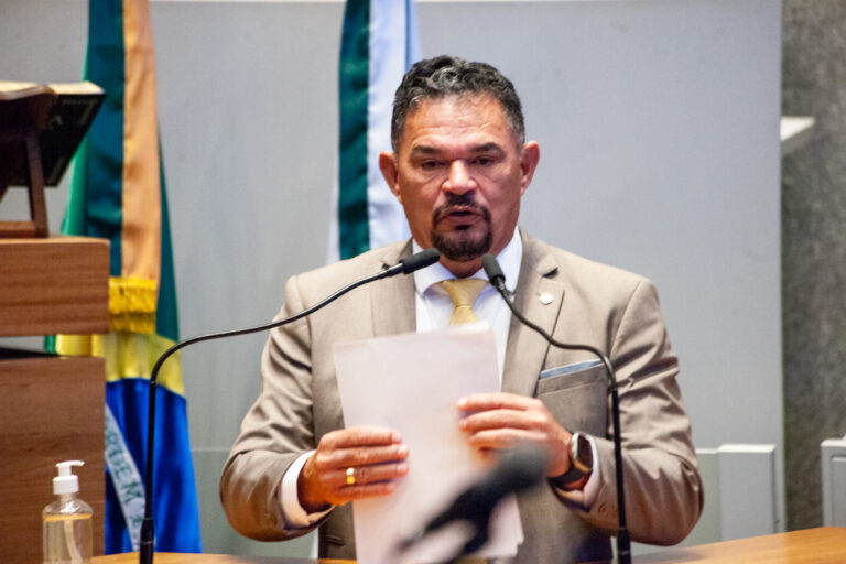 CLFD aprova projeto que permite mulheres usar spray de pimenta e armas de choque