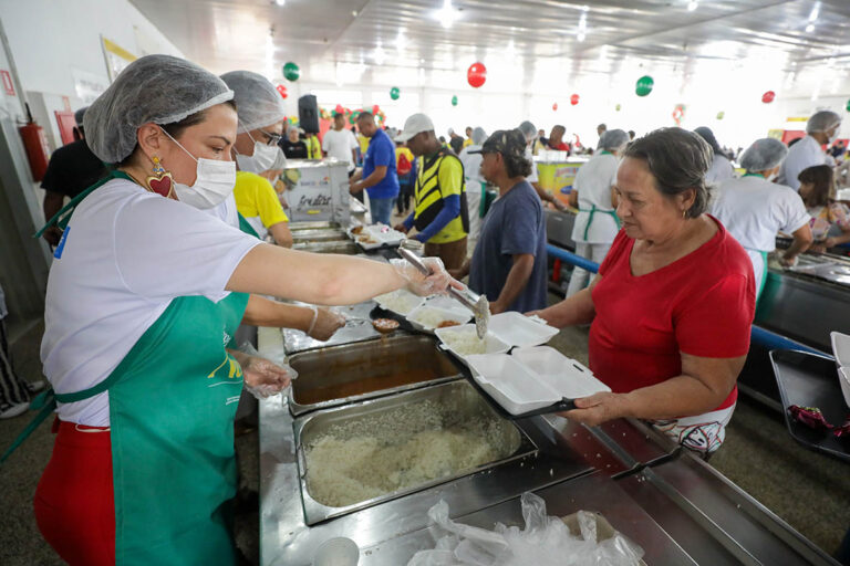 Nosso Natal: 3 mil refeições foram servidas no Restaurante Comunitário da Estrutural