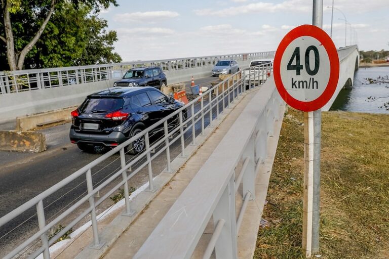 Ação do GDF vai instalar mais de 5 mil novas placas de trânsito em dezembro