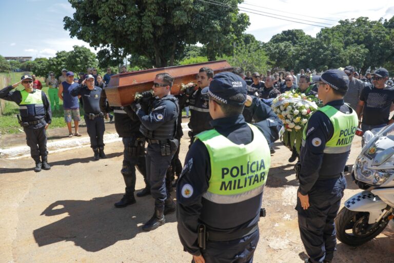Sargento da PMDF é sepultado com honras após salvamento de vítimas em incêndio em Maceió