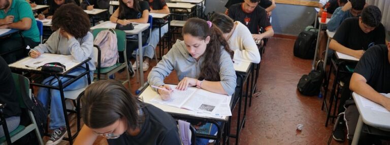 Governo de Minas investe em educação e alcança resultados expressivos no Enem 2024