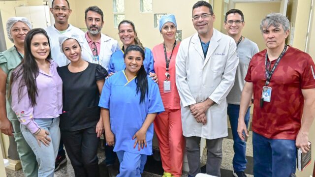 Equipe de profissionais de saúde do Hospital de Base do Distrito Federal