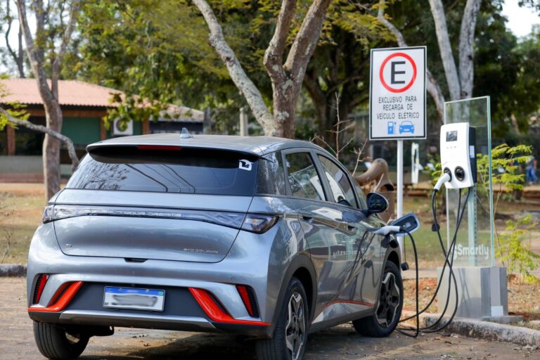 Lojas multimarcas de carros elétricos e híbridos novos e usados conquistam isenção do IPVA