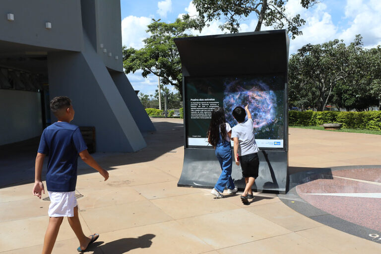 Projeto Viagem na Via Láctea proporciona experiência imersiva e gratuita no Planetário de Brasília
