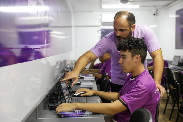 Projeto Brasíl.IA Móvel inicia segundo ciclo com cursos gratuitos em tecnologia no DF