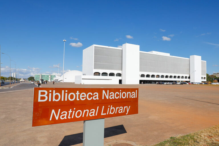 Biblioteca Nacional de Brasília oferece aula gratuita de samba para mulheres