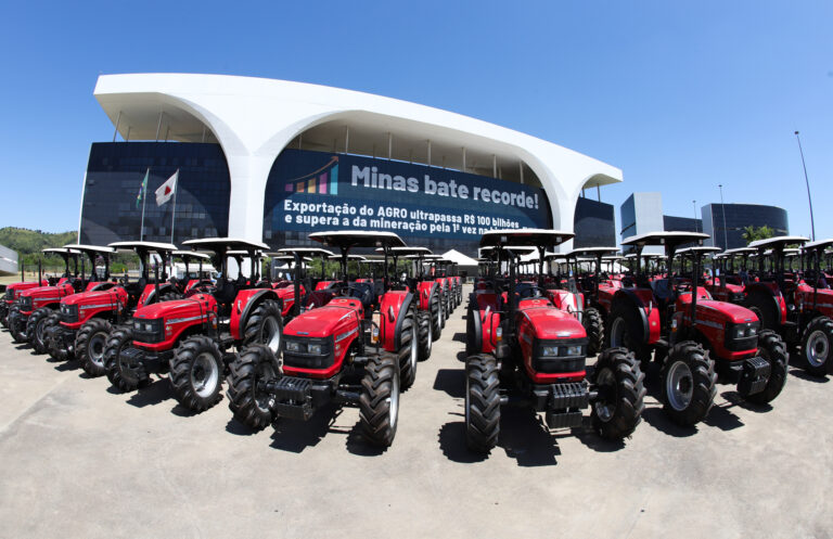 Governo de MG entrega maquinários para impulsionar a agricultura familiar e a geração de renda